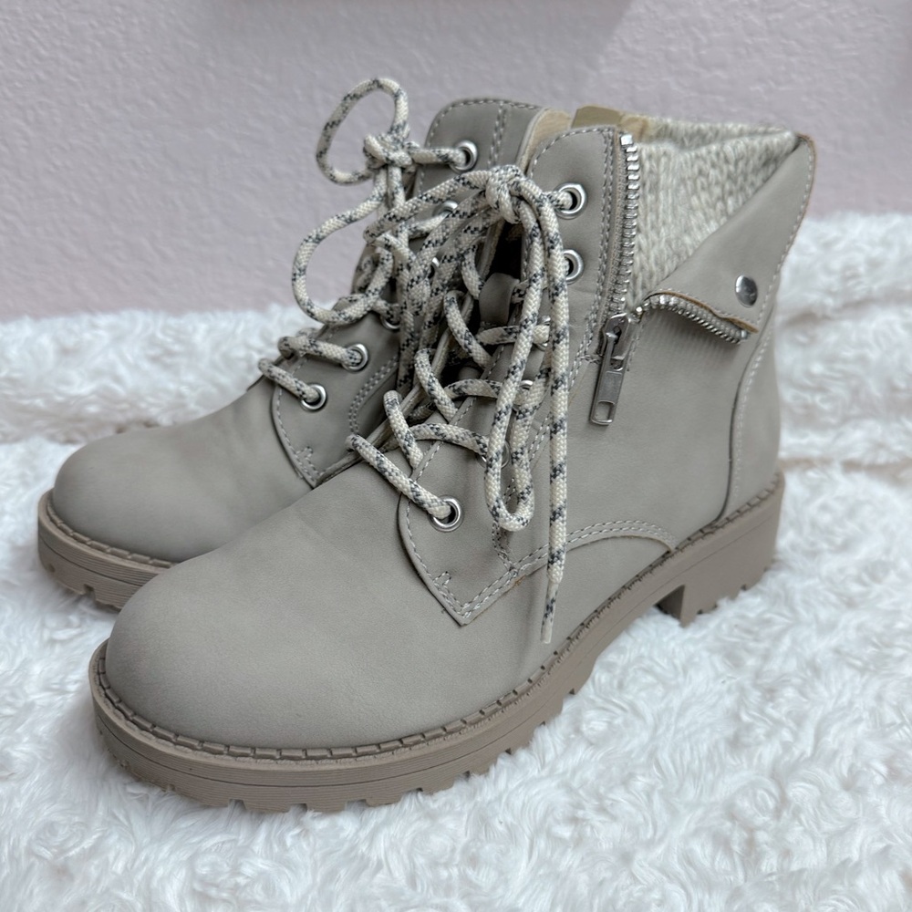 Girls Grayish/Beige Ankle Boots, sz 5.5